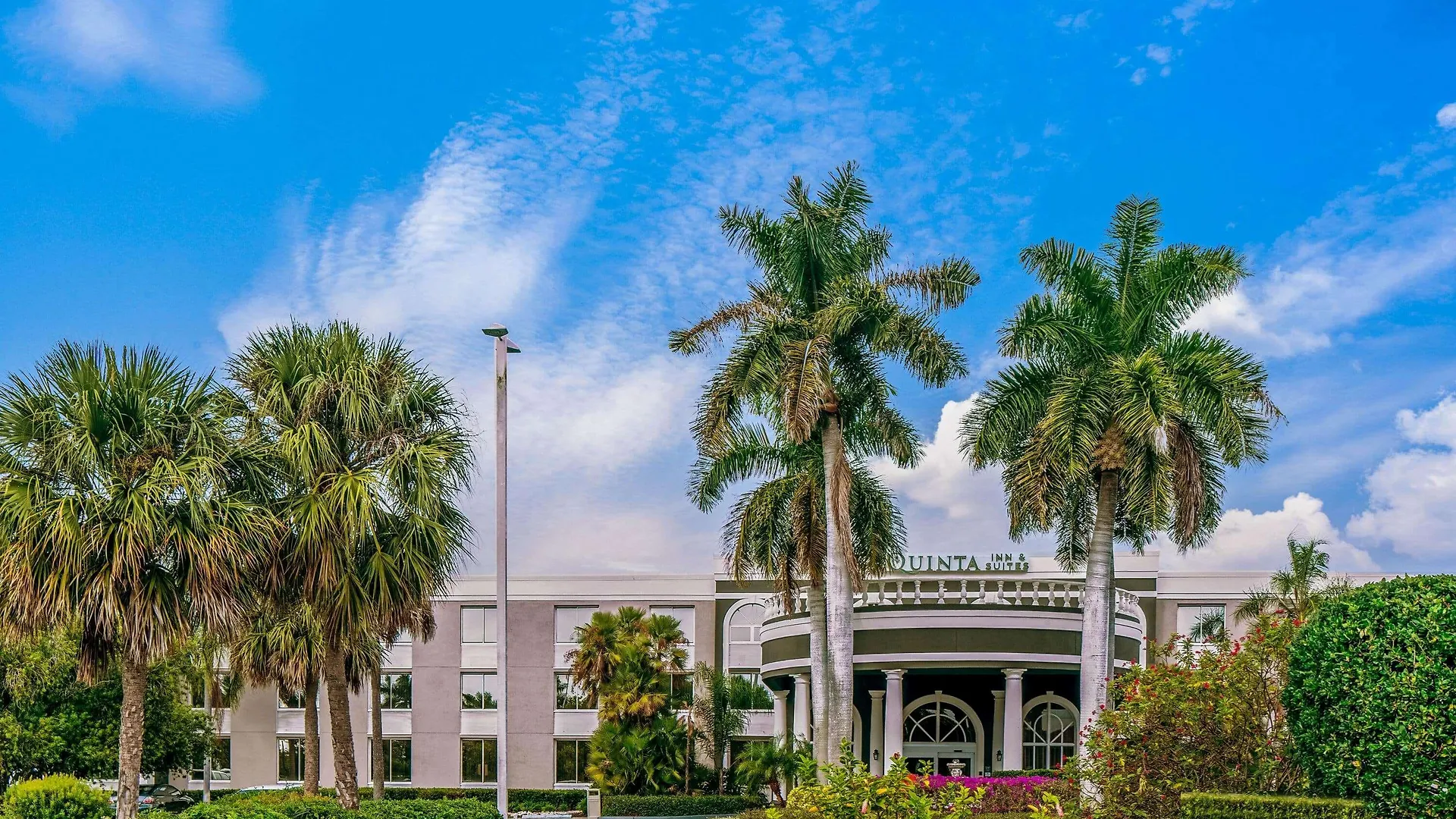La Quinta By Wyndham Downtown Hotel