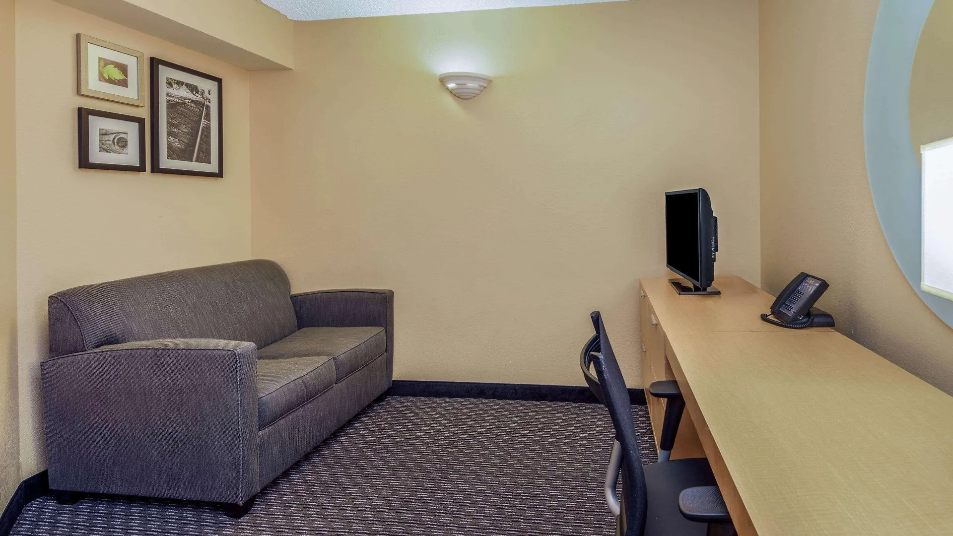 La Quinta By Wyndham Downtown North Naples