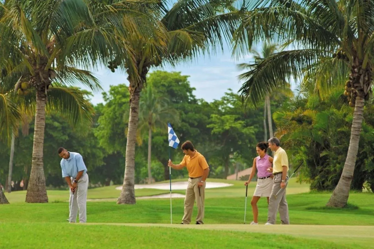 The Shore Club At Park Shore * Naples