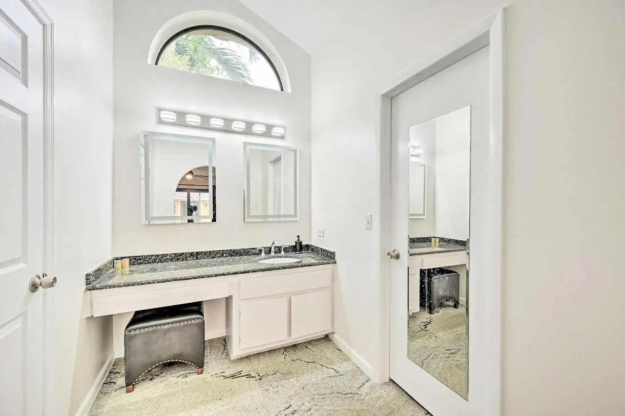 Lovely Backyard Oasis With Pool! North Naples