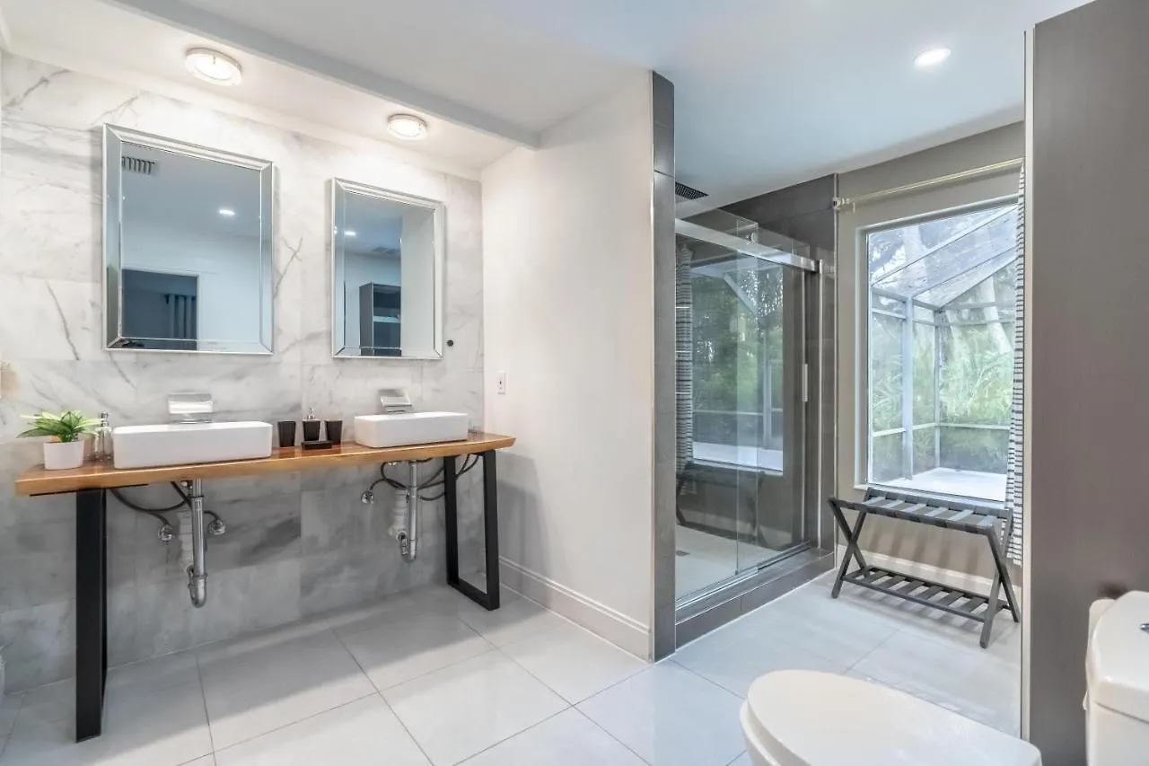 Newly Renovated Pool Home! Nyaraló North Naples