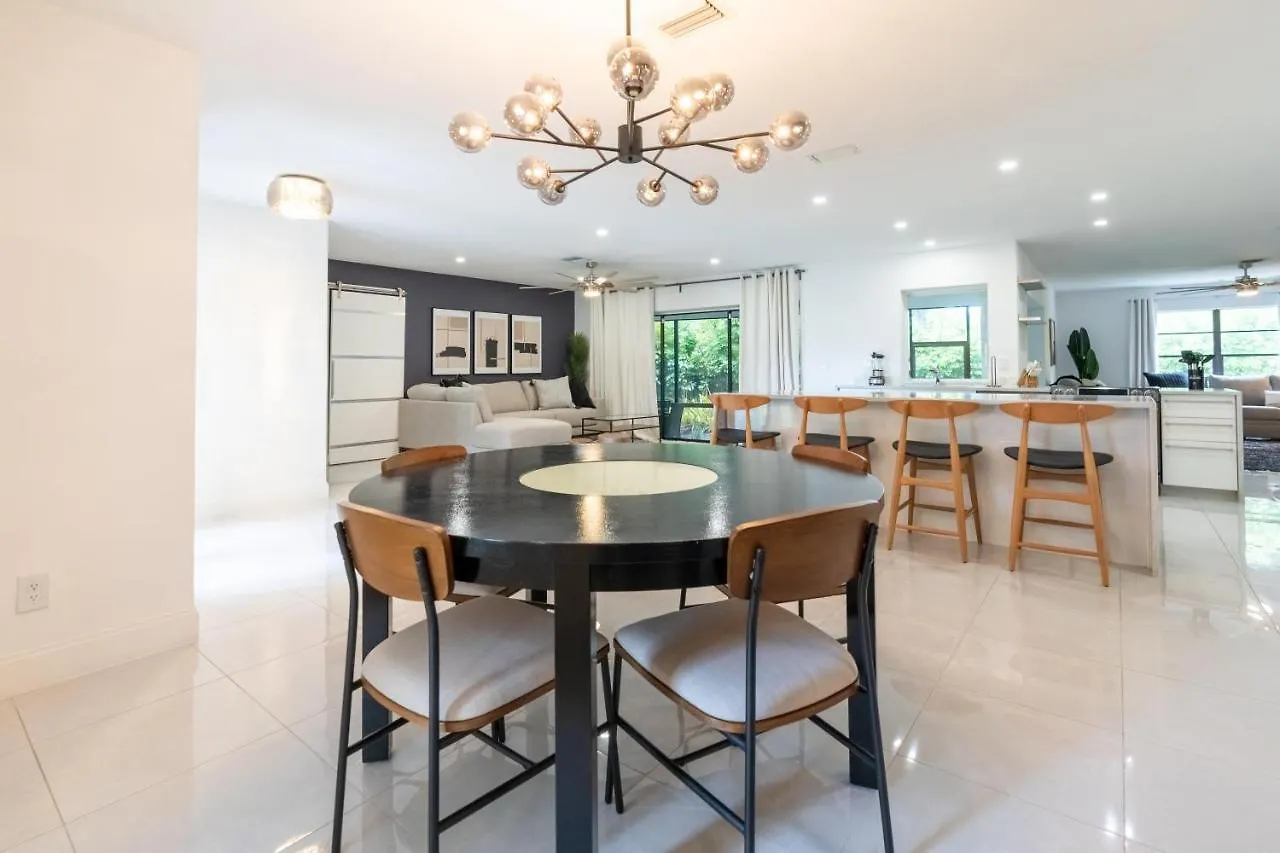 Newly Renovated Pool Home! *