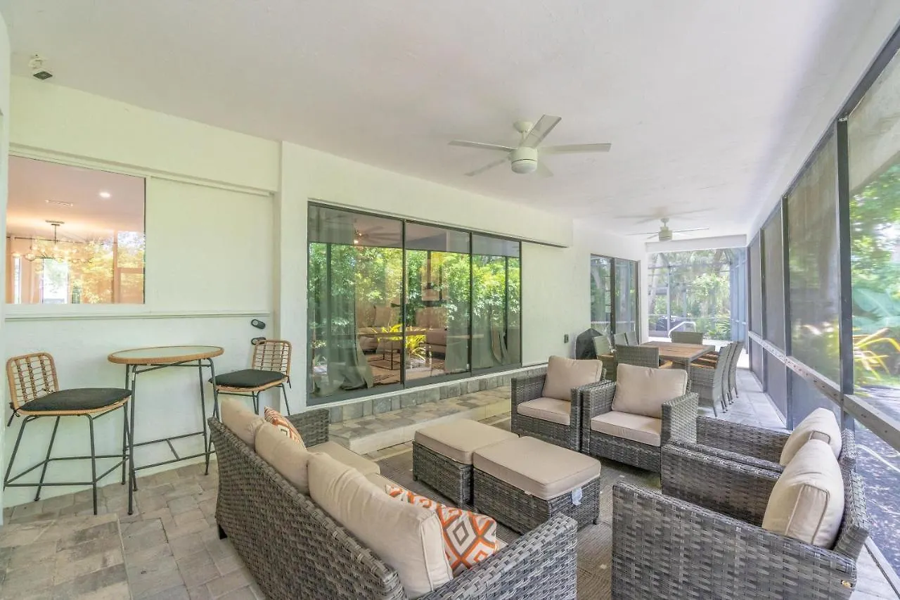 Newly Renovated Pool Home! * North Naples