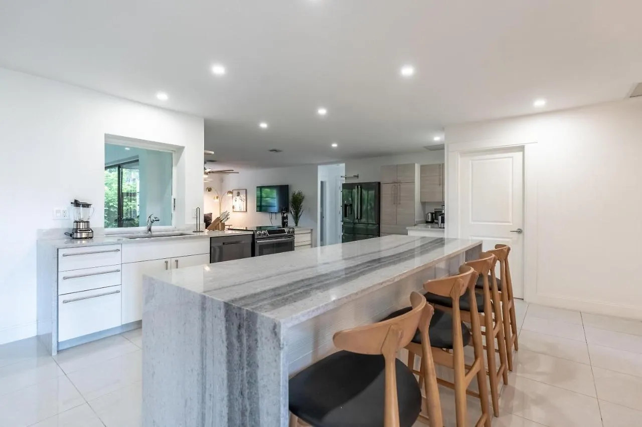 Nyaraló Newly Renovated Pool Home! North Naples