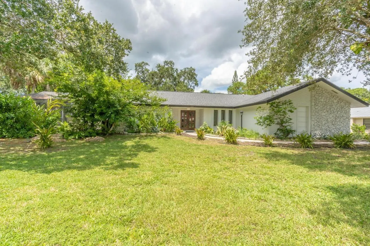 Newly Renovated Pool Home! * North Naples