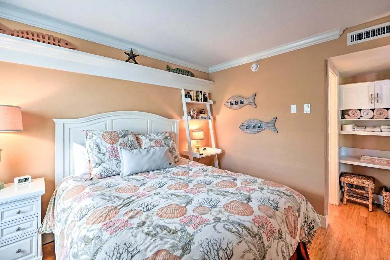 With Pool Access Walk To Shopping And Beach! Apartmán