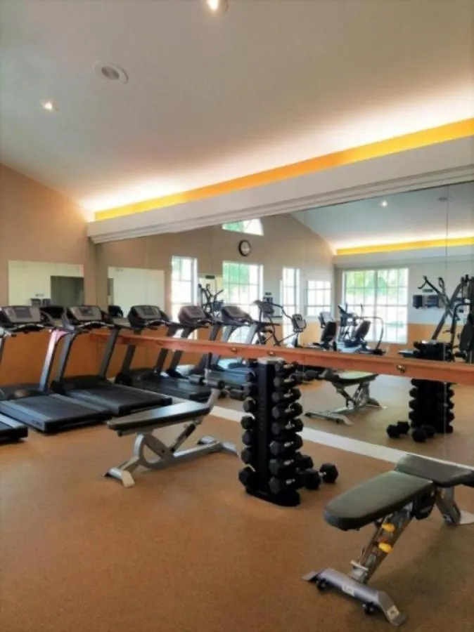 Holiday home Piccadilly House: Updated Retreat With Private Pool Near Downtown & Beaches *