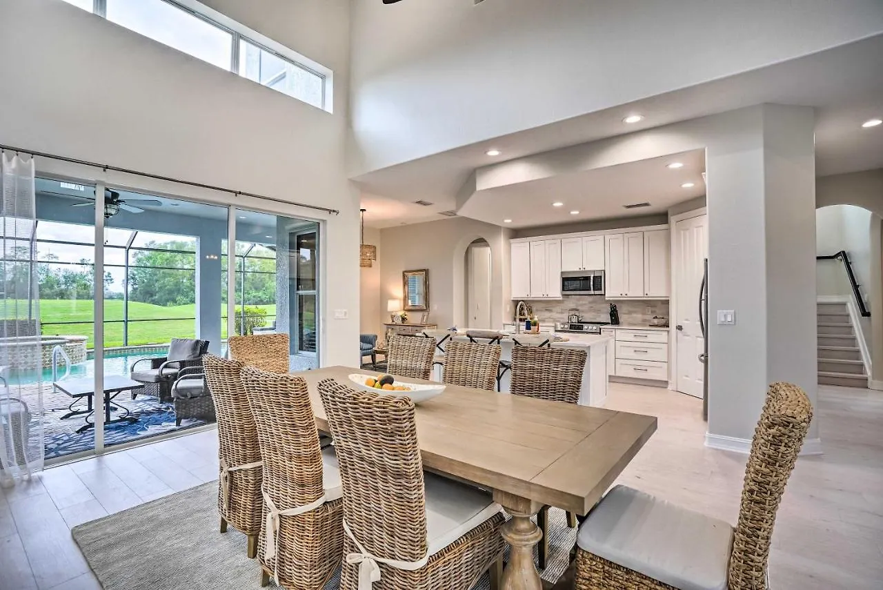 Luxury With Private Pool And Hot Tub!