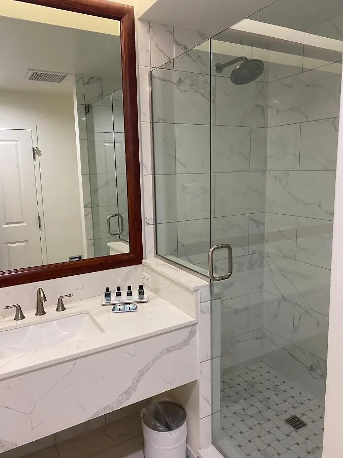 The Capri Hotel 4*