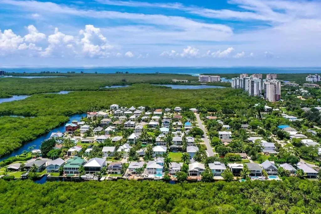 3 Bed 3 Bath Tropical Paradise Waterfront Pool House - On Canal - Direct Acces To Gulf Semesterbostad North Naples