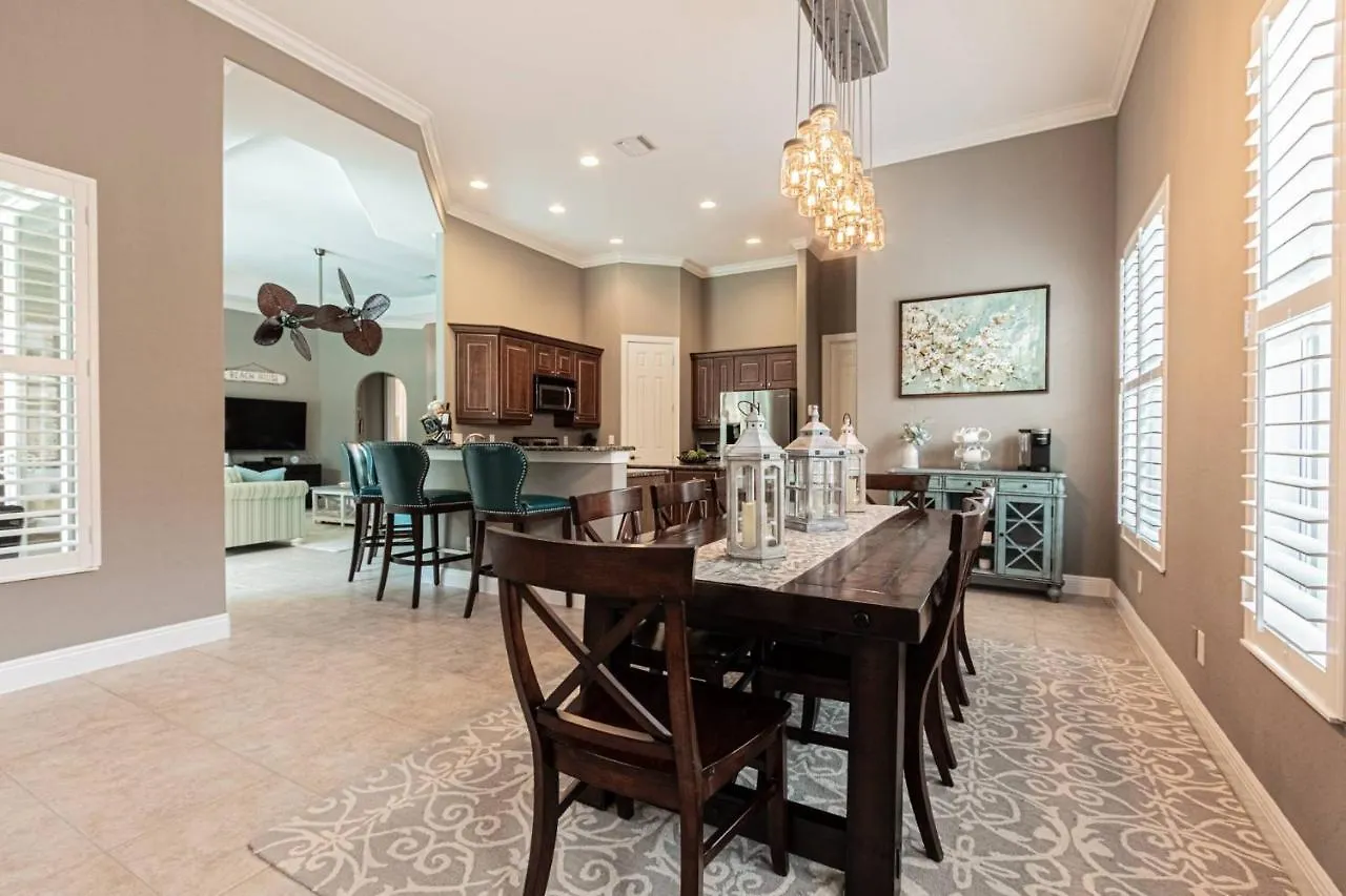 Briarwood 974 Tivoli Court * North Naples