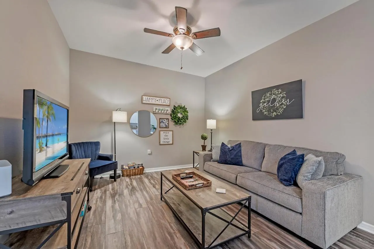 Villa Golf Condo- Pool- Lakeview- 10mi To Beaches North Naples