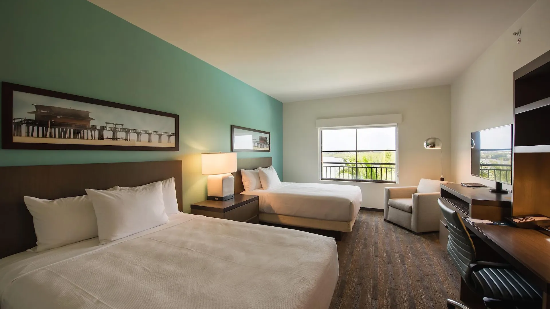 Hyatt House 5th Avenue Hotel North Naples