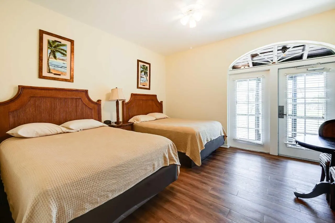 Cozy Retreat With Community Pool And Water View Naples