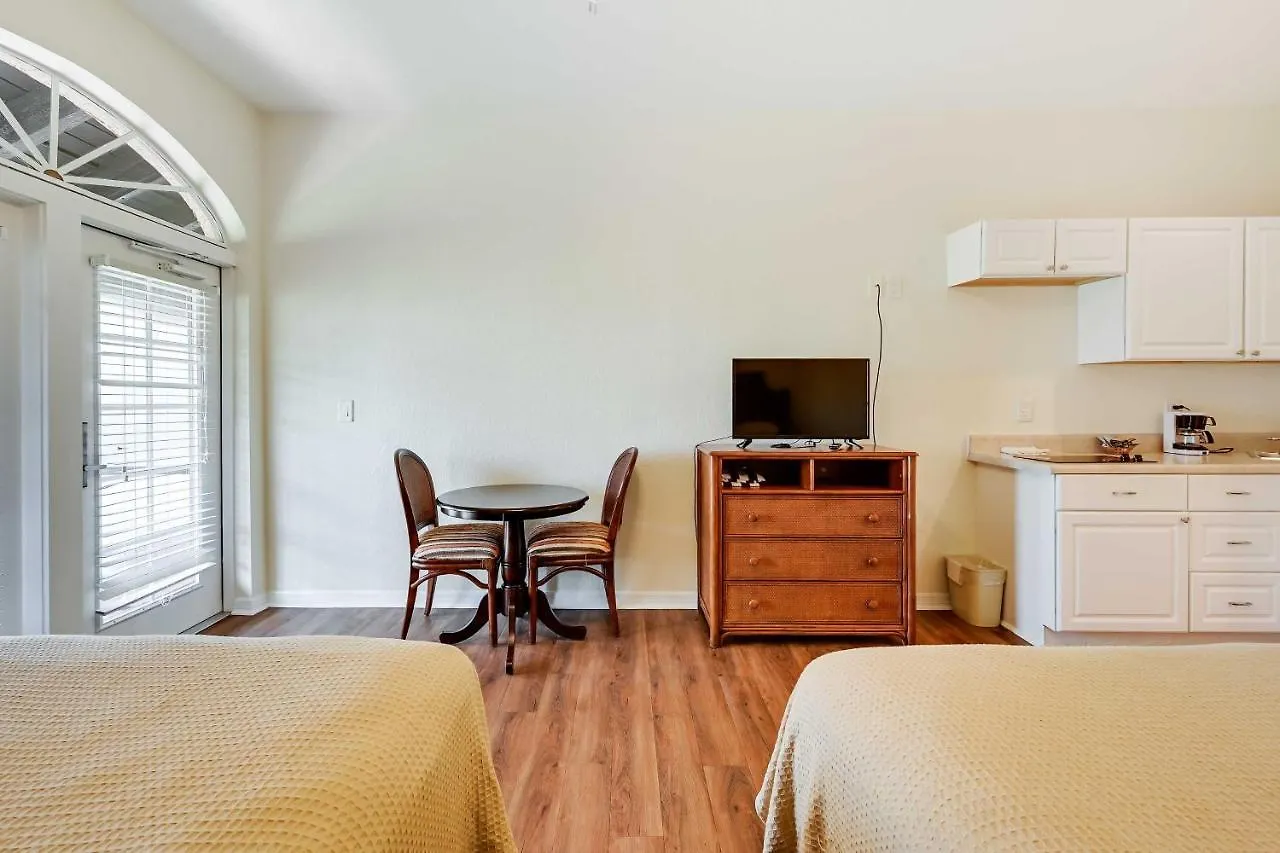 Cozy Retreat With Community Pool And Water View *