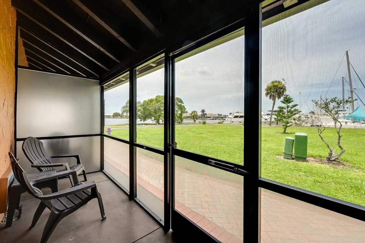 Cozy Retreat With Community Pool And Water View * Naples
