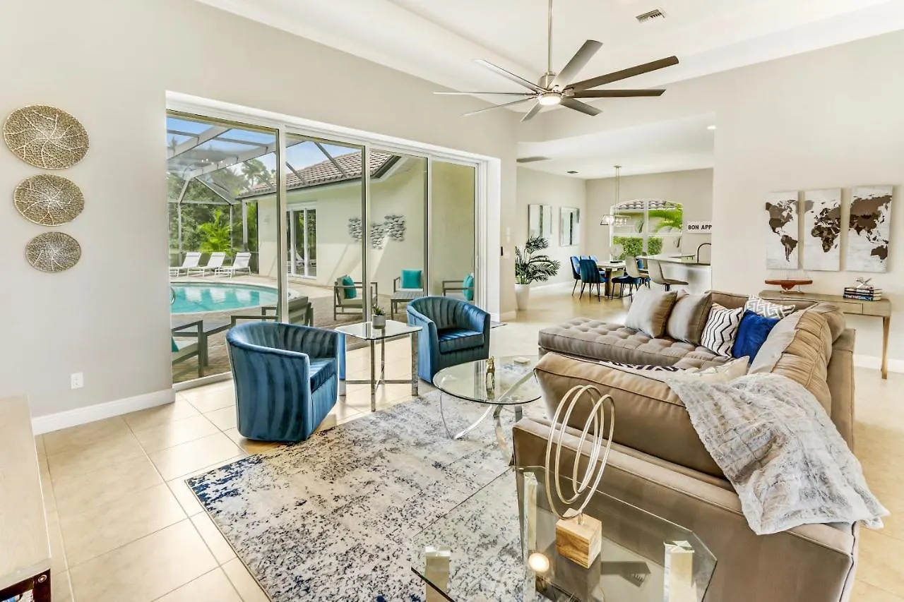 Modern W Screened Pool, Hot Tub, & Comm Amenities! Casa de Férias North Naples