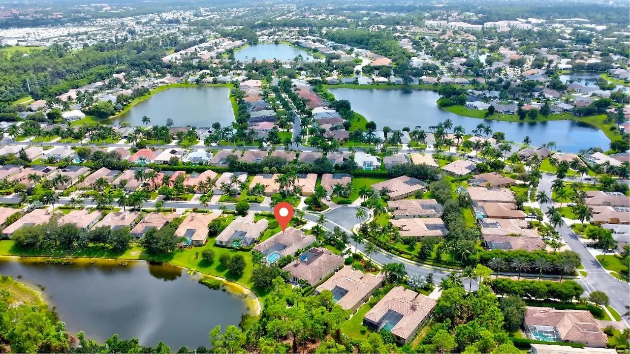 Modern W Screened Pool, Hot Tub, & Comm Amenities! Casa de Férias North Naples