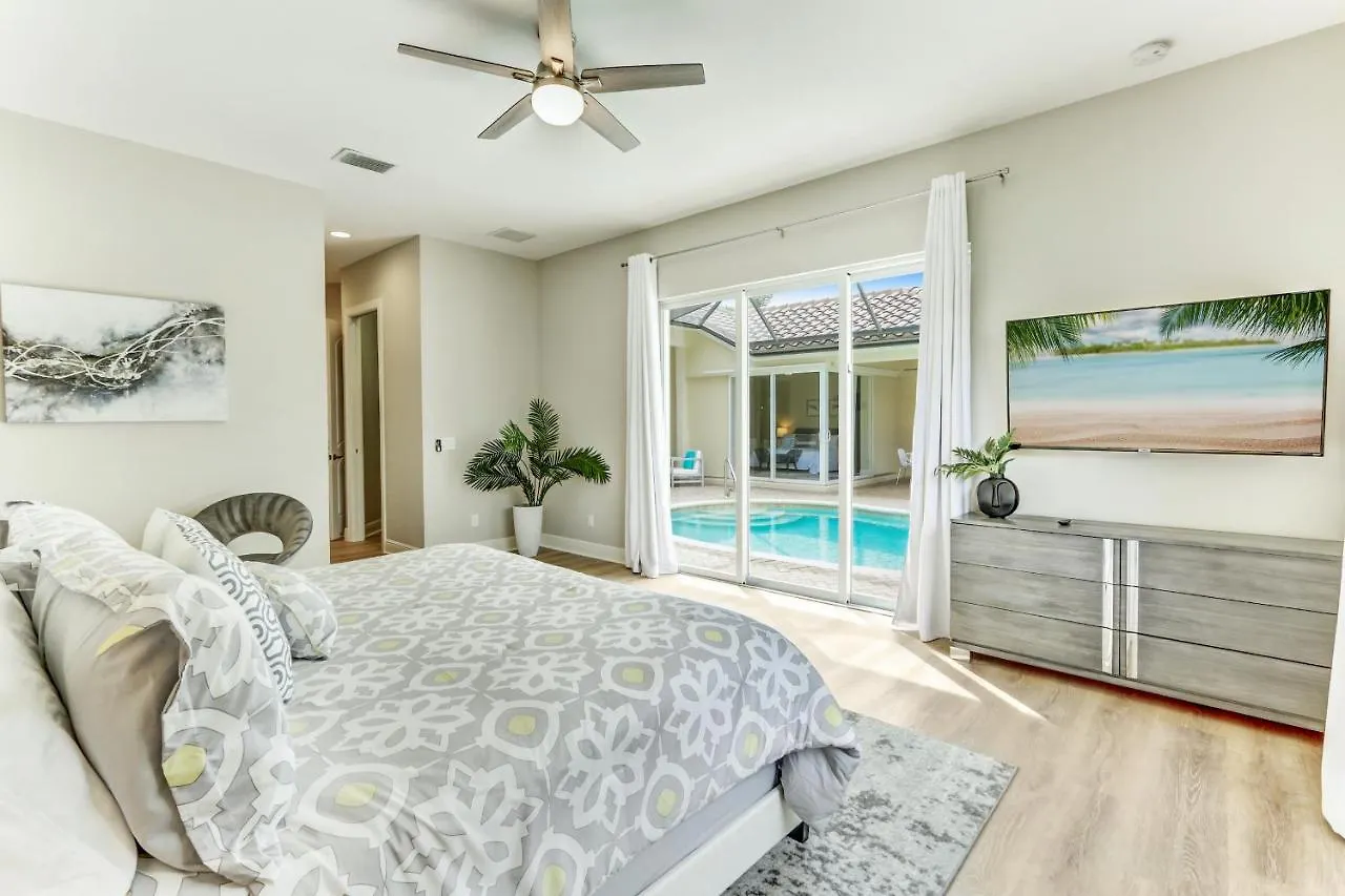 Modern W Screened Pool, Hot Tub, & Comm Amenities! *
