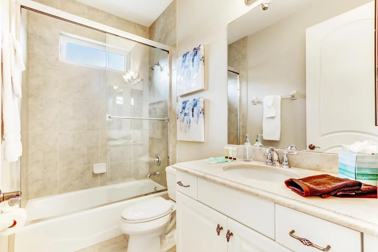 Modern W Screened Pool, Hot Tub, & Comm Amenities!