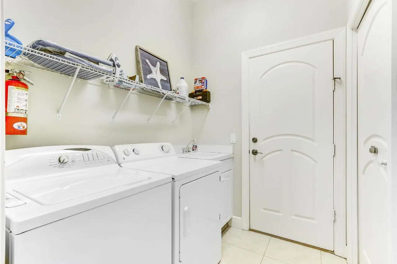 Modern W Screened Pool, Hot Tub, & Comm Amenities! Casa de Férias *