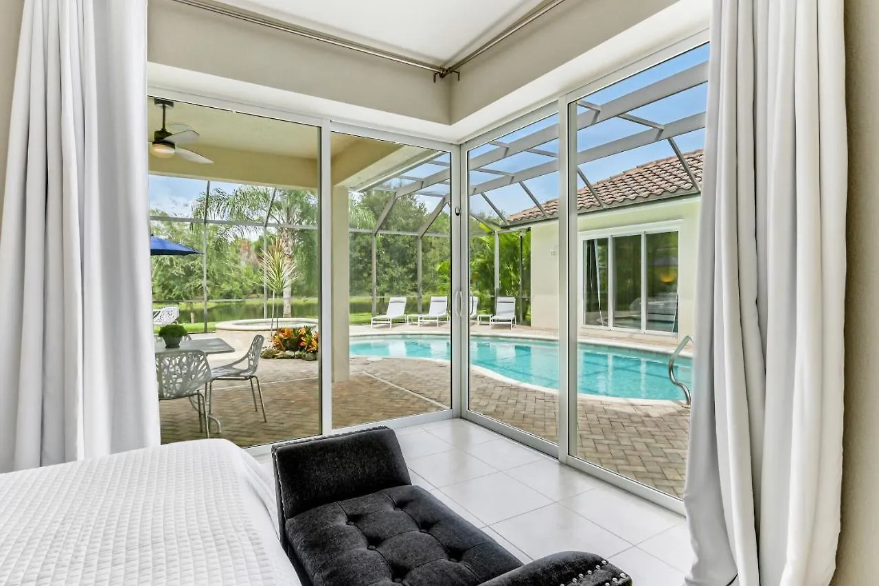 Modern W Screened Pool, Hot Tub, & Comm Amenities! * North Naples