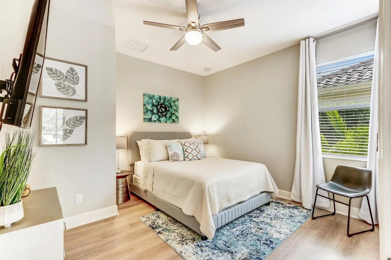 Modern W Screened Pool, Hot Tub, & Comm Amenities! North Naples