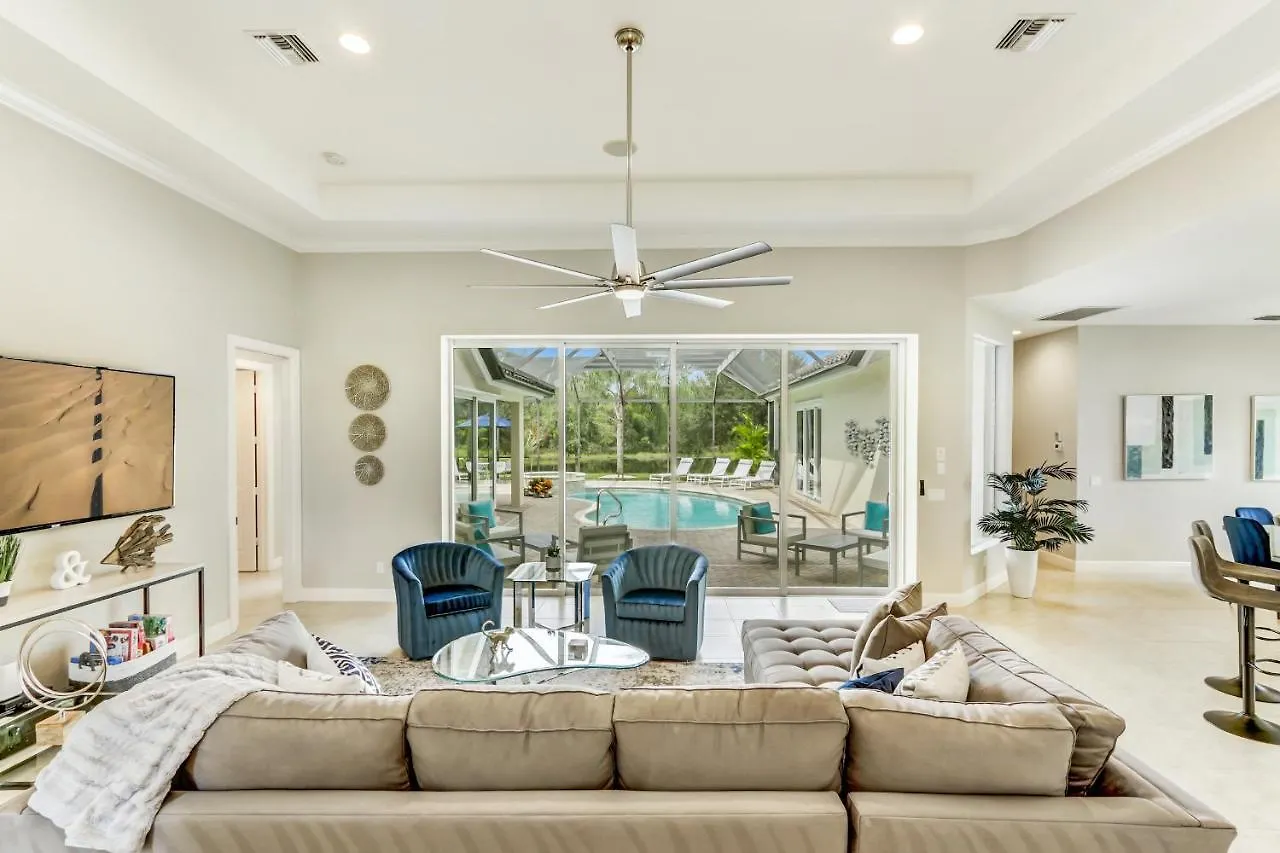 Casa de Férias Modern W Screened Pool, Hot Tub, & Comm Amenities! North Naples