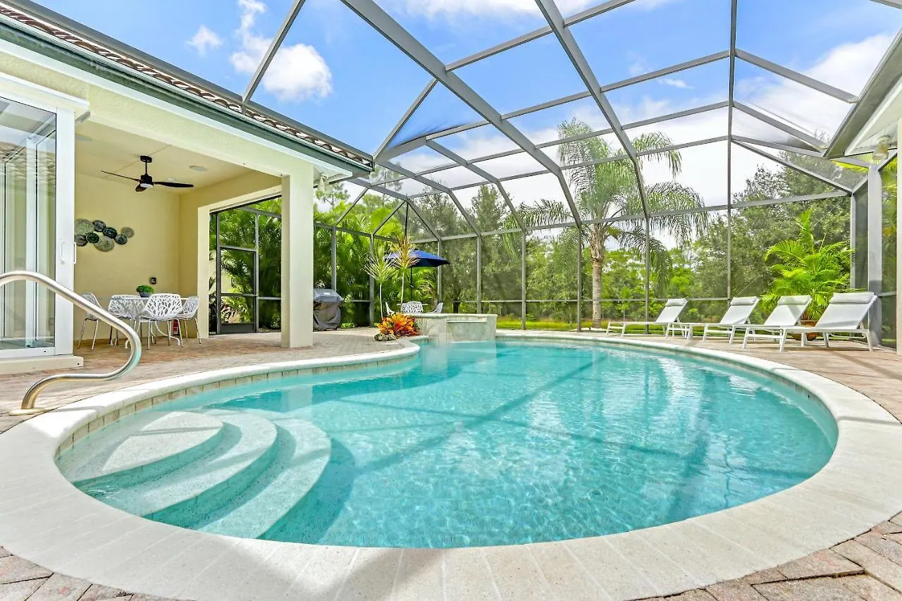 Modern W Screened Pool, Hot Tub, & Comm Amenities! North Naples
