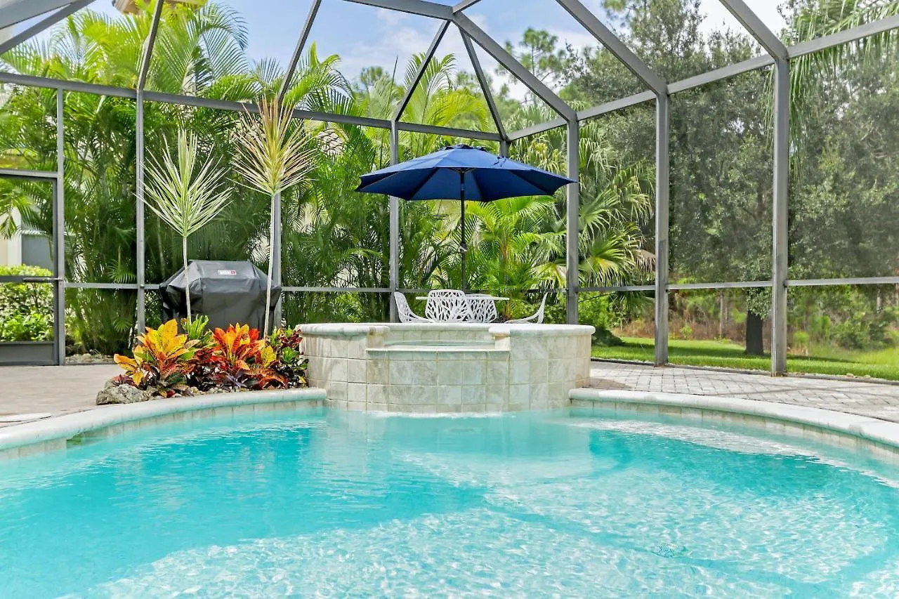 Modern W Screened Pool, Hot Tub, & Comm Amenities! Casa de Férias