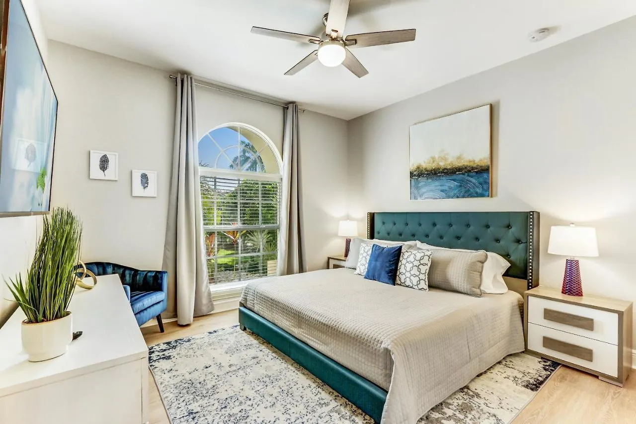 Modern W Screened Pool, Hot Tub, & Comm Amenities!