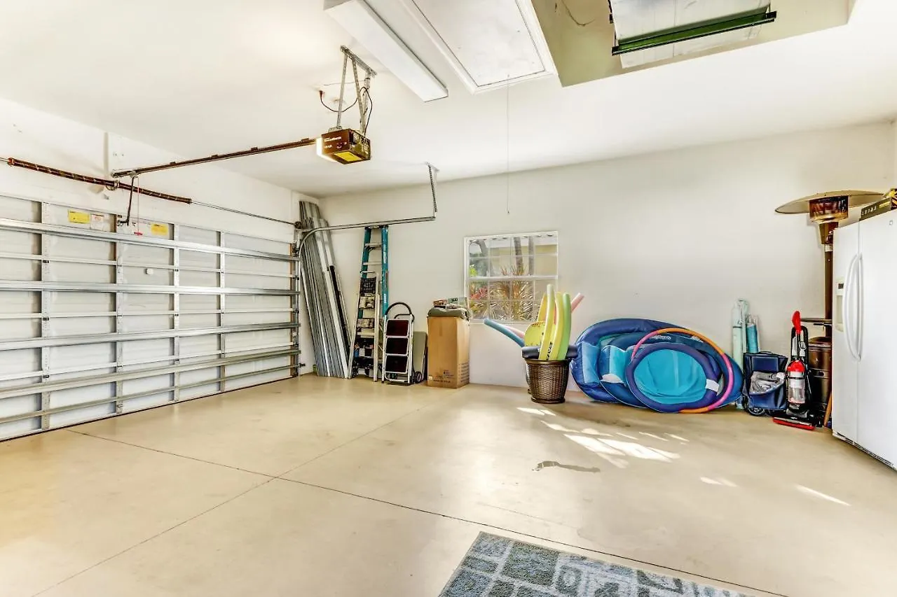 Modern W Screened Pool, Hot Tub, & Comm Amenities! Casa de Férias *
