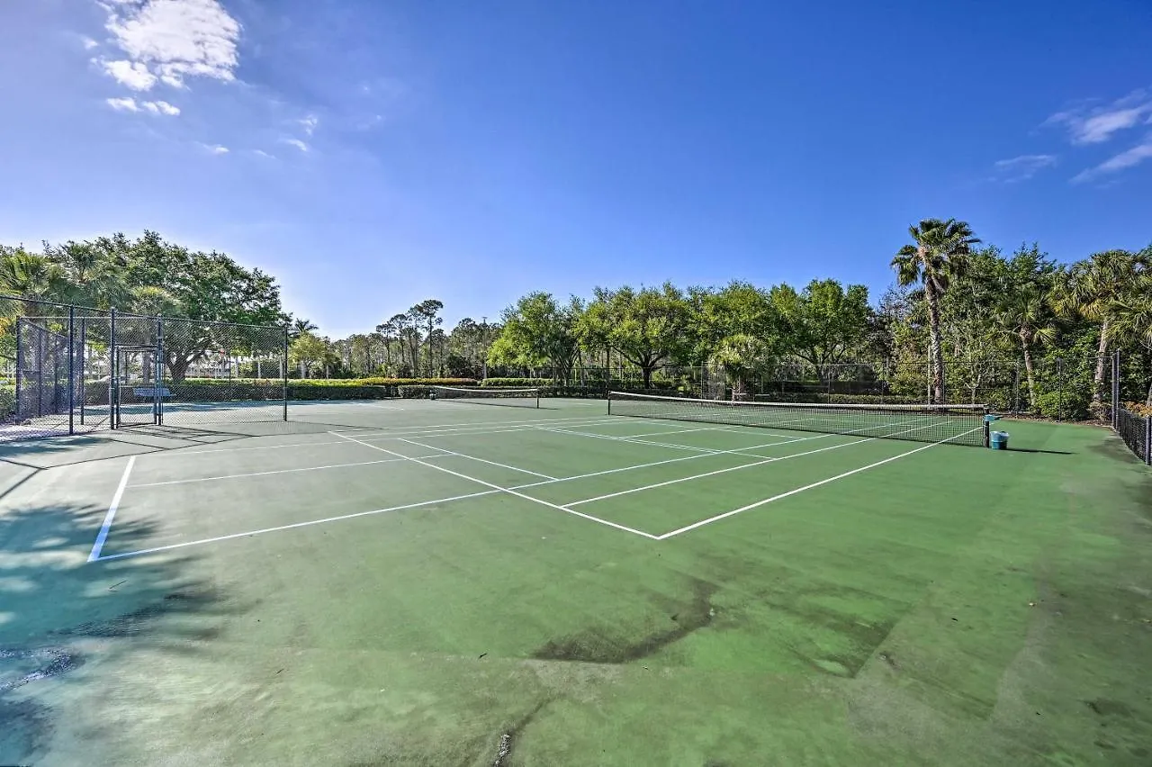 With Amenities In Golf Community Lägenhet North Naples