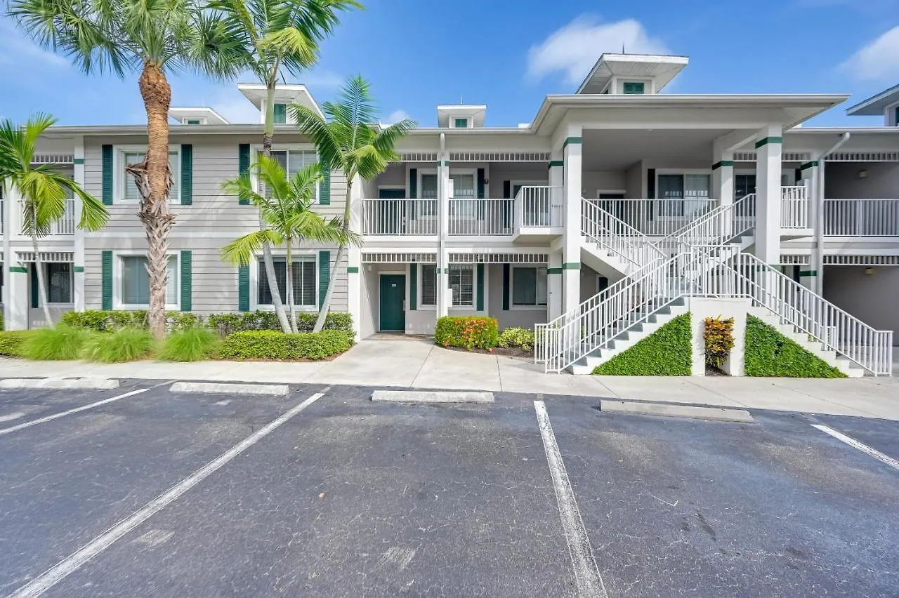 Lägenhet With Amenities In Golf Community