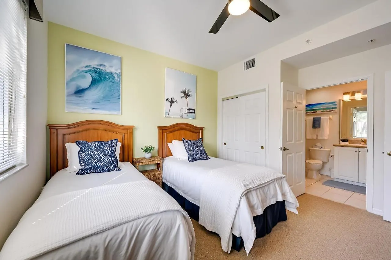 With Amenities In Golf Community Lägenhet North Naples