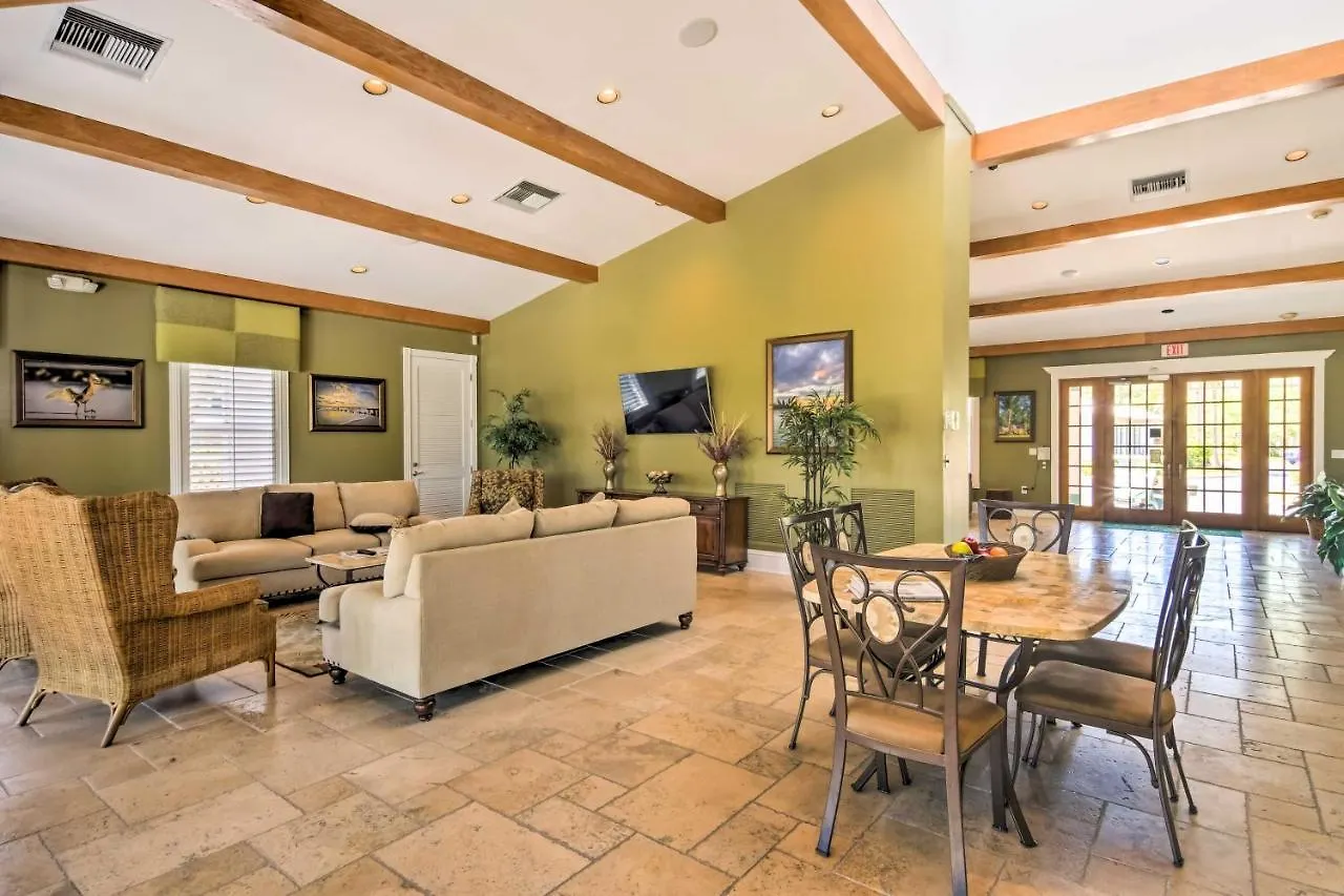 Lägenhet With Amenities In Golf Community *