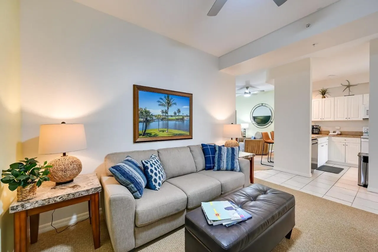 Lägenhet With Amenities In Golf Community