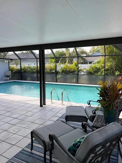 Luxury 4bdr+den Pool Holiday home Naples