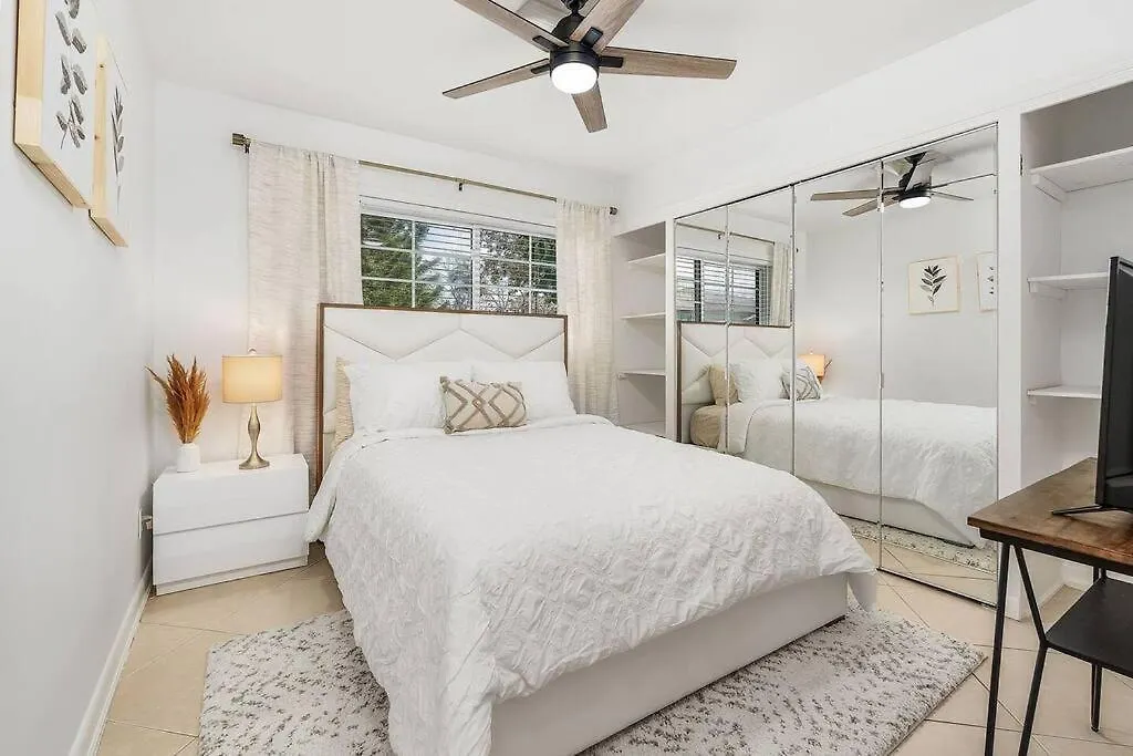 Lovely 2-bdr W/patio, Park! * North Naples