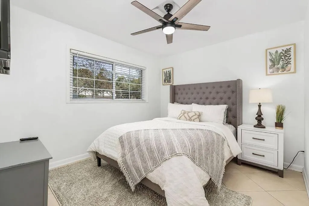 بيت للعطل Lovely 2-bdr W/patio, Park!