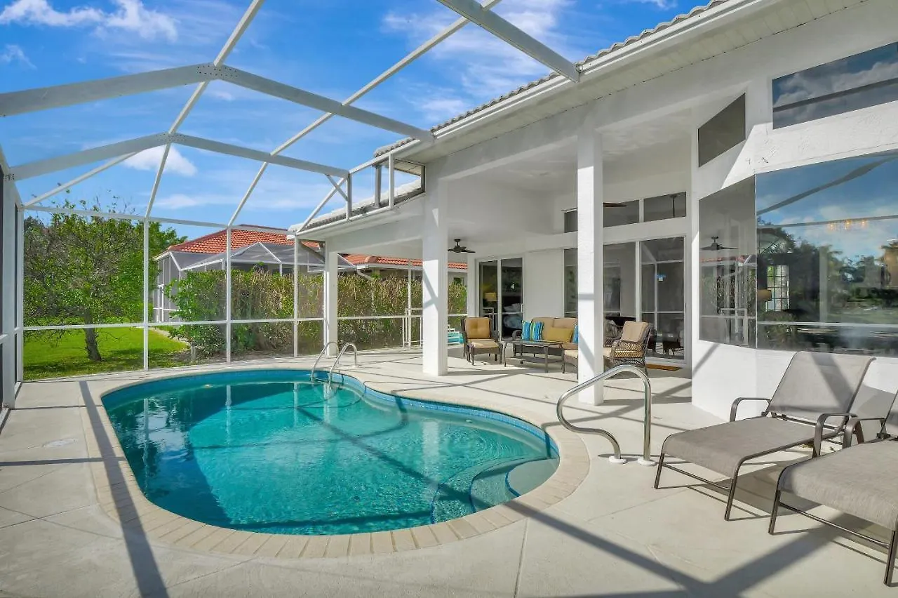 Sunny Retreat With Private Pool In North Nyaraló North Naples