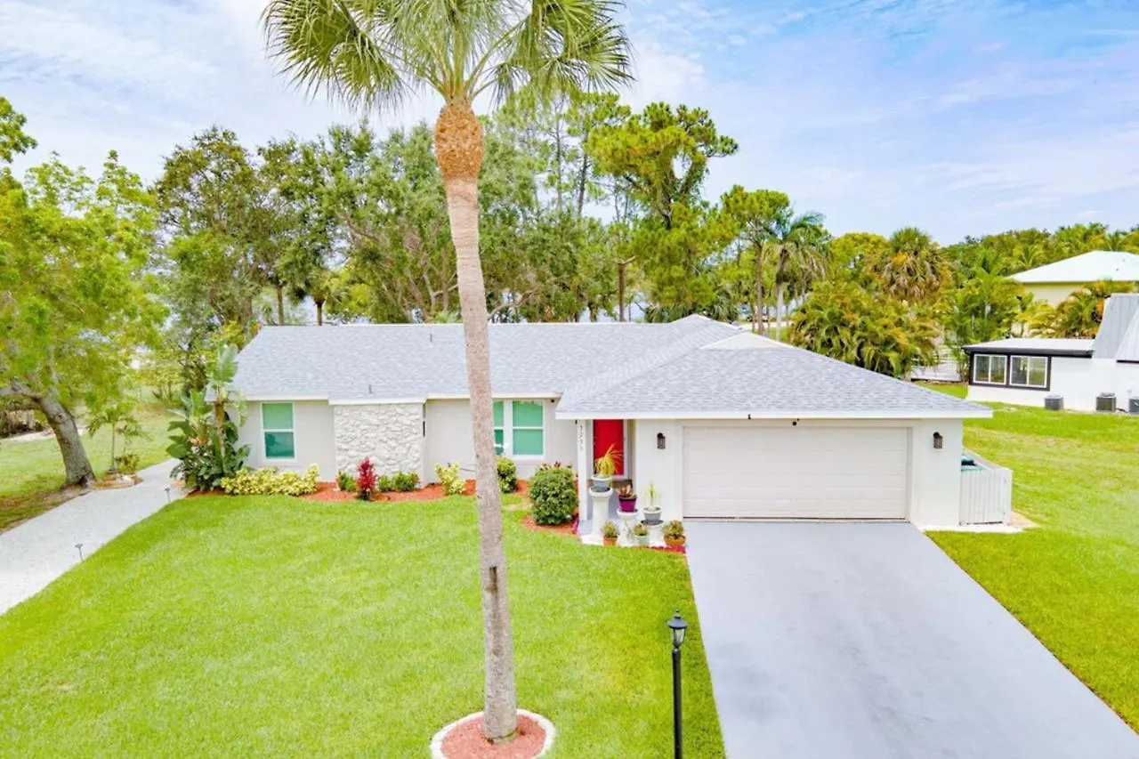 Holiday home Tranquil Lakeside Haven Naples