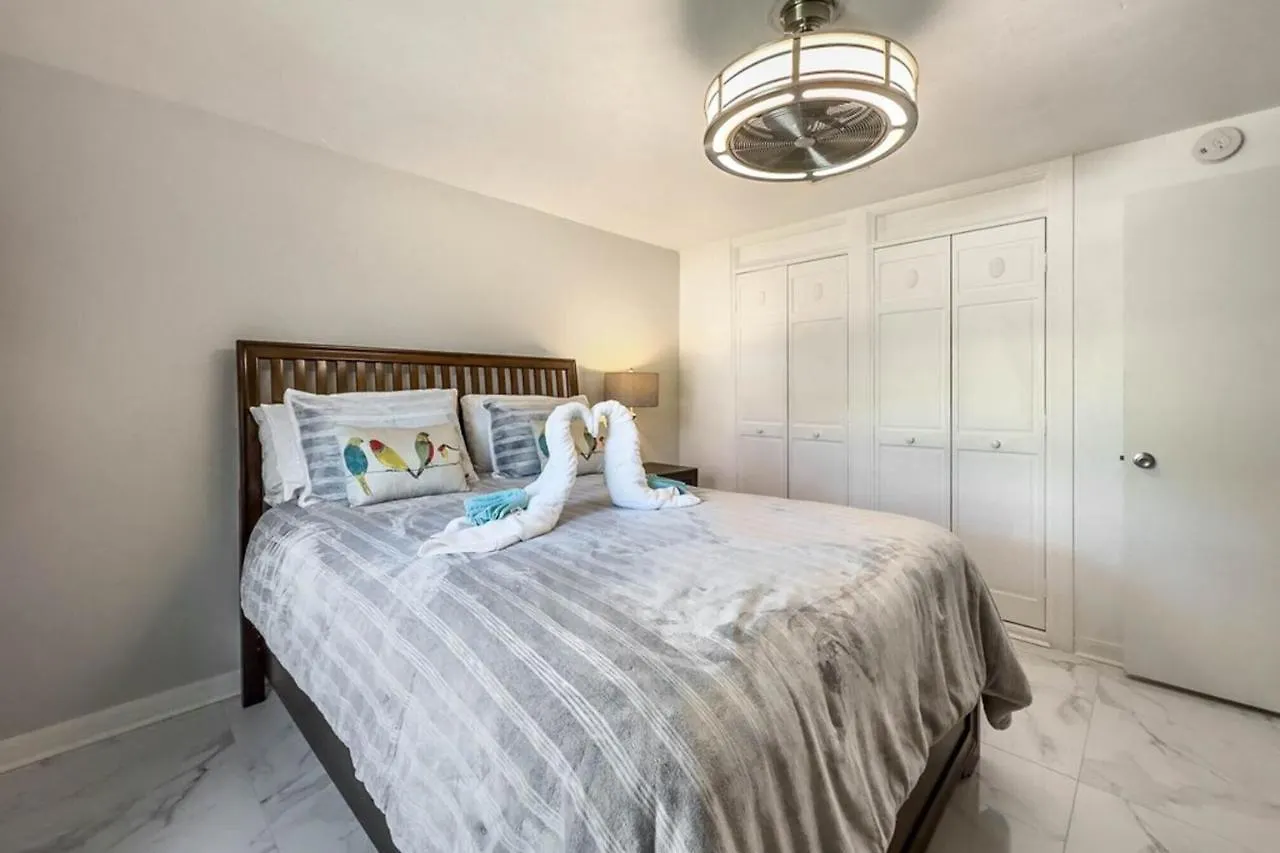 Tranquil Lakeside Haven Holiday home Naples
