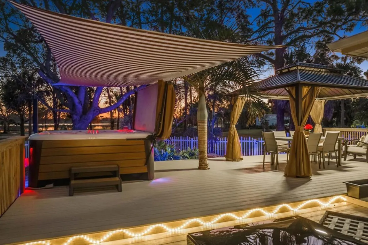 Tranquil Lakeside Haven Holiday home Naples
