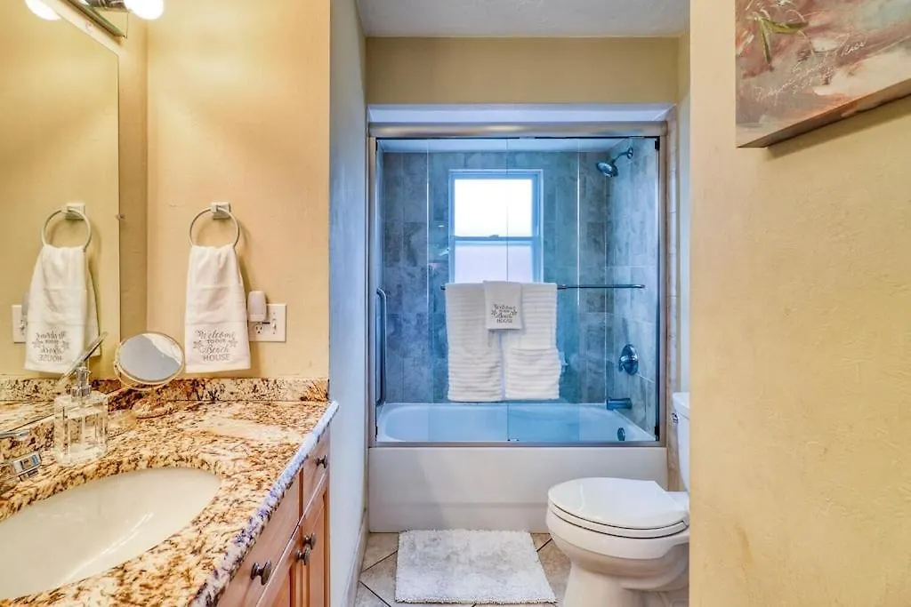 Aqua Blue! Only 1 Mile To The Beach! Heated Pool, Fenced In Yard & Pet Friendly! Σπίτι διακοπών North Naples