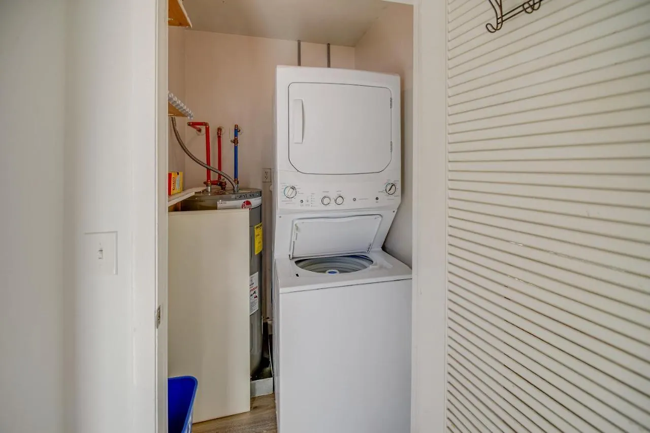 דירה Cozy And Bright Abode With Community Amenities! *
