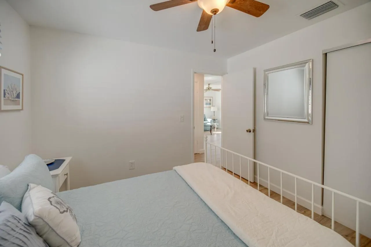 Cozy And Bright Abode With Community Amenities! *
