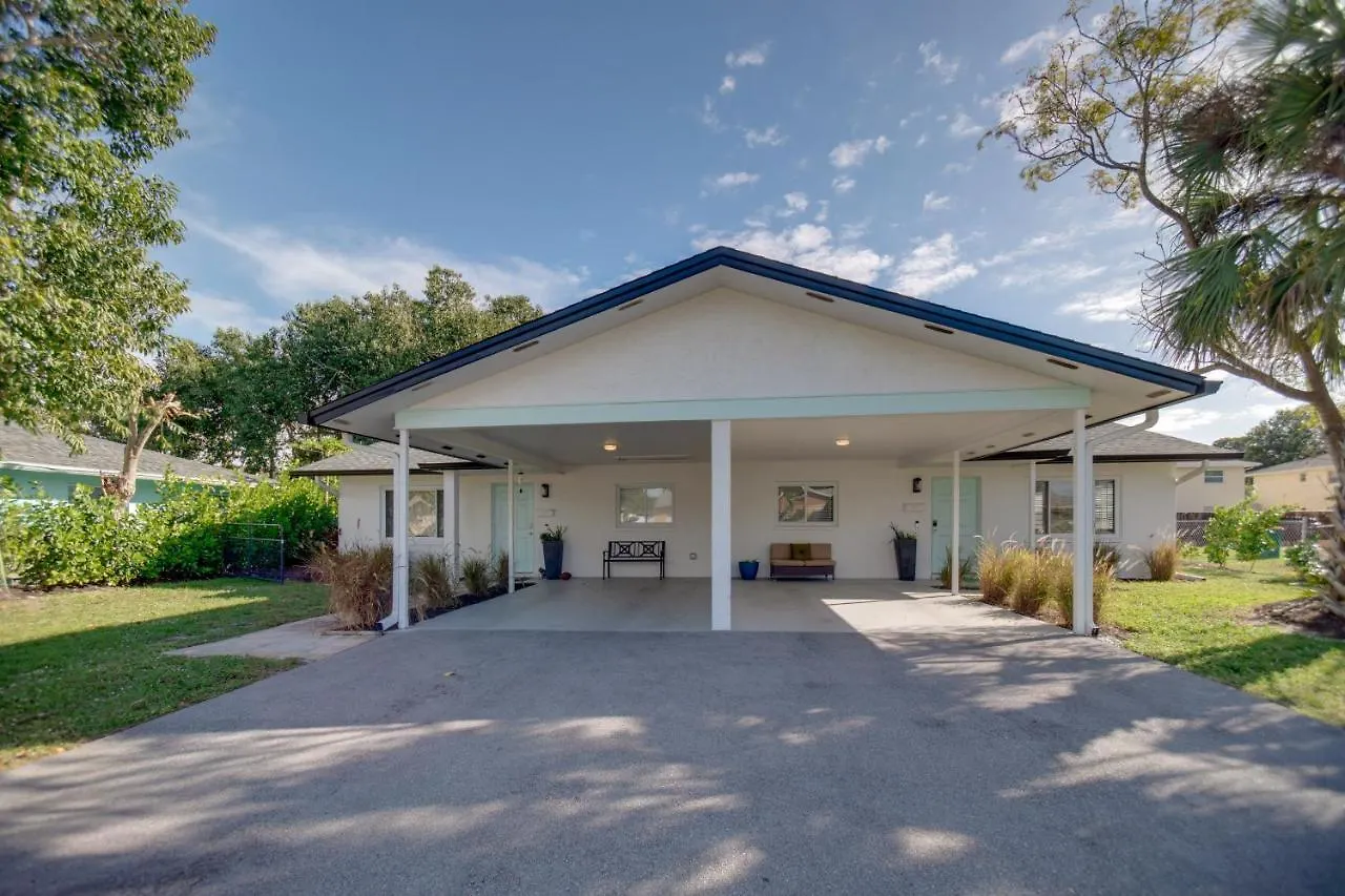 Cozy And Bright Abode With Community Amenities!