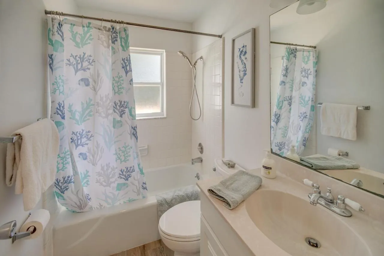 דירה Cozy And Bright Abode With Community Amenities!