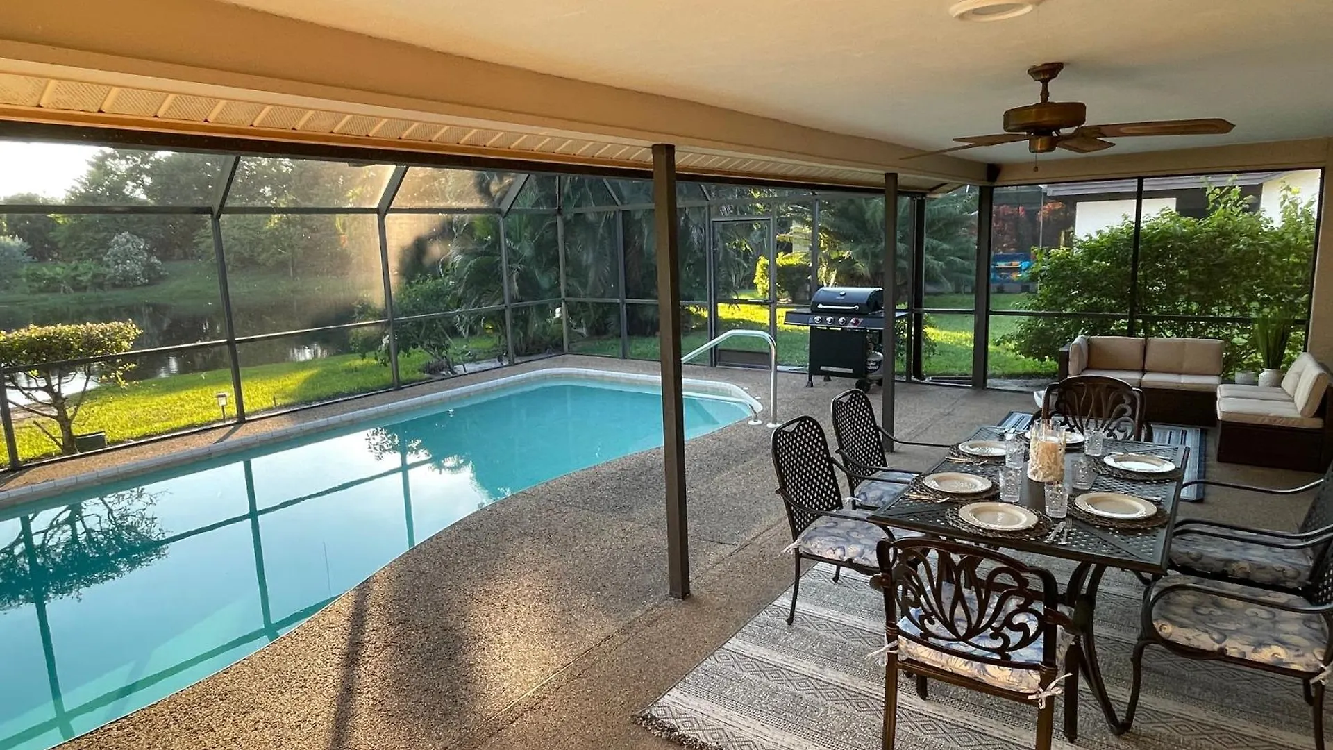 Pool Home, Close To Beach, 3 Bedroom/2 Bathroom, Lakeview